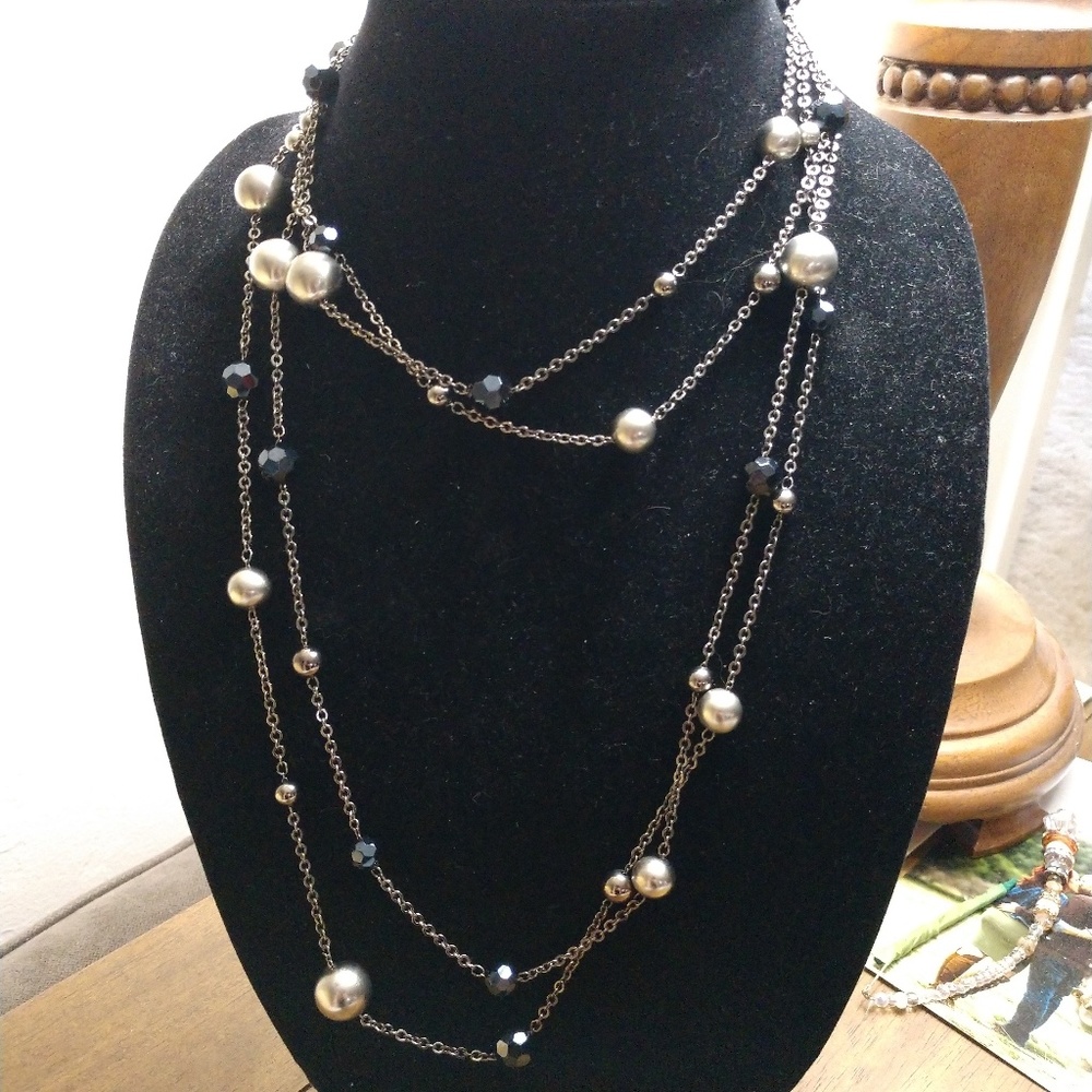 (2) Metalic and Black Necklaces
